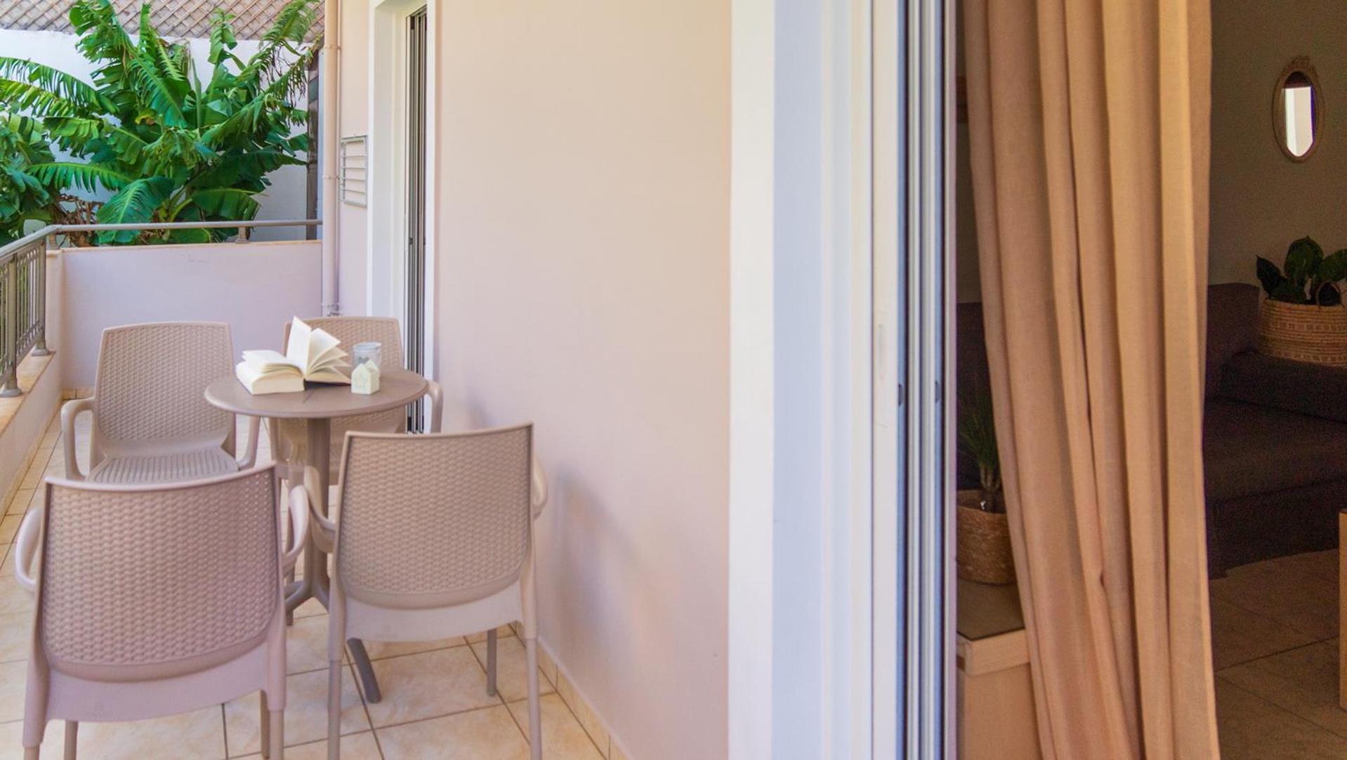 Vakakis-Me Apartments Palaiochora Ngoại thất bức ảnh