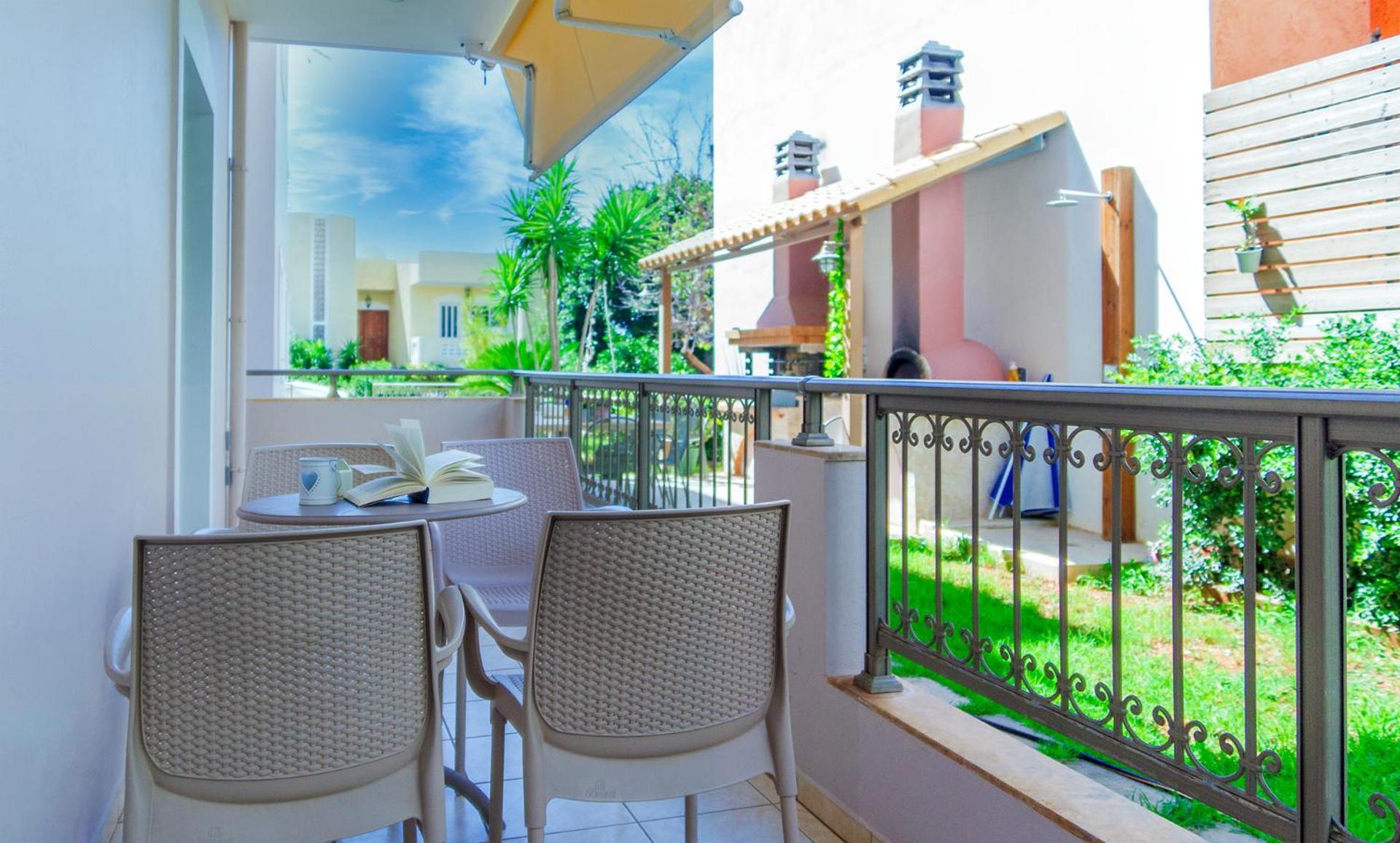 Vakakis-Me Apartments Palaiochora Ngoại thất bức ảnh
