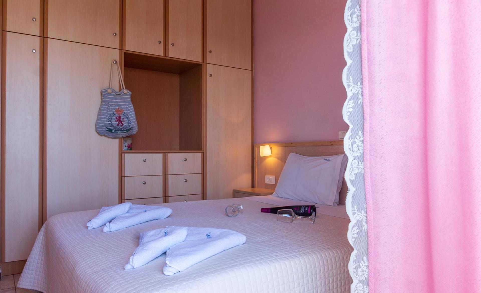 Vakakis-Me Apartments Palaiochora Ngoại thất bức ảnh