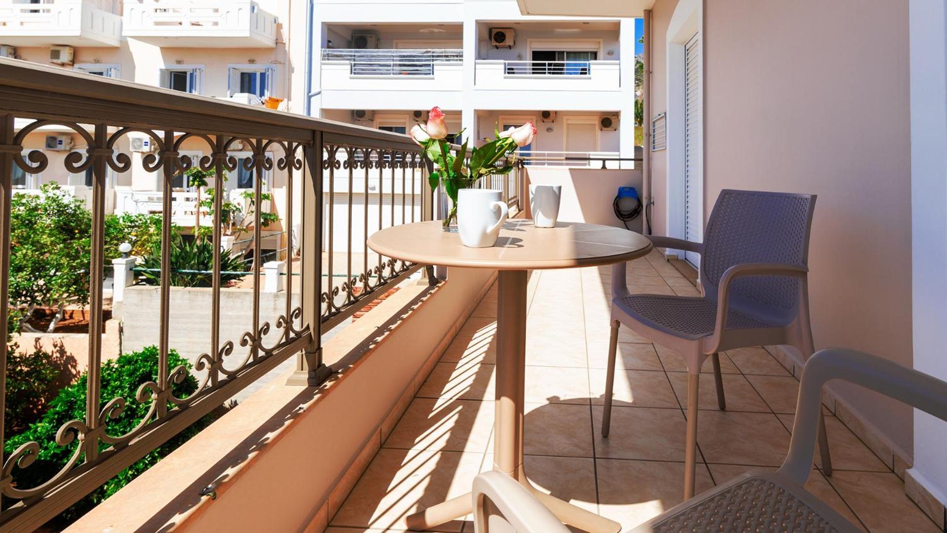 Vakakis-Me Apartments Palaiochora Ngoại thất bức ảnh
